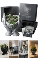 Vaso Decorativo Mãos de Afeto Esculpido Formato Coração Design Exclusivo