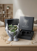 Vaso Decorativo Mãos de Afeto Esculpido Formato Coração Design Exclusivo